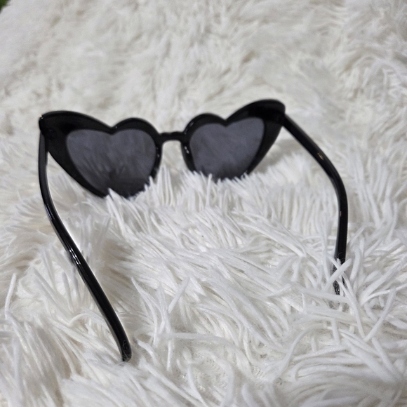Heart Shaped Sunglasses Retro Cool Trendy Y2k Beach Vacation Party Travel Summer - Picture 4 of 7